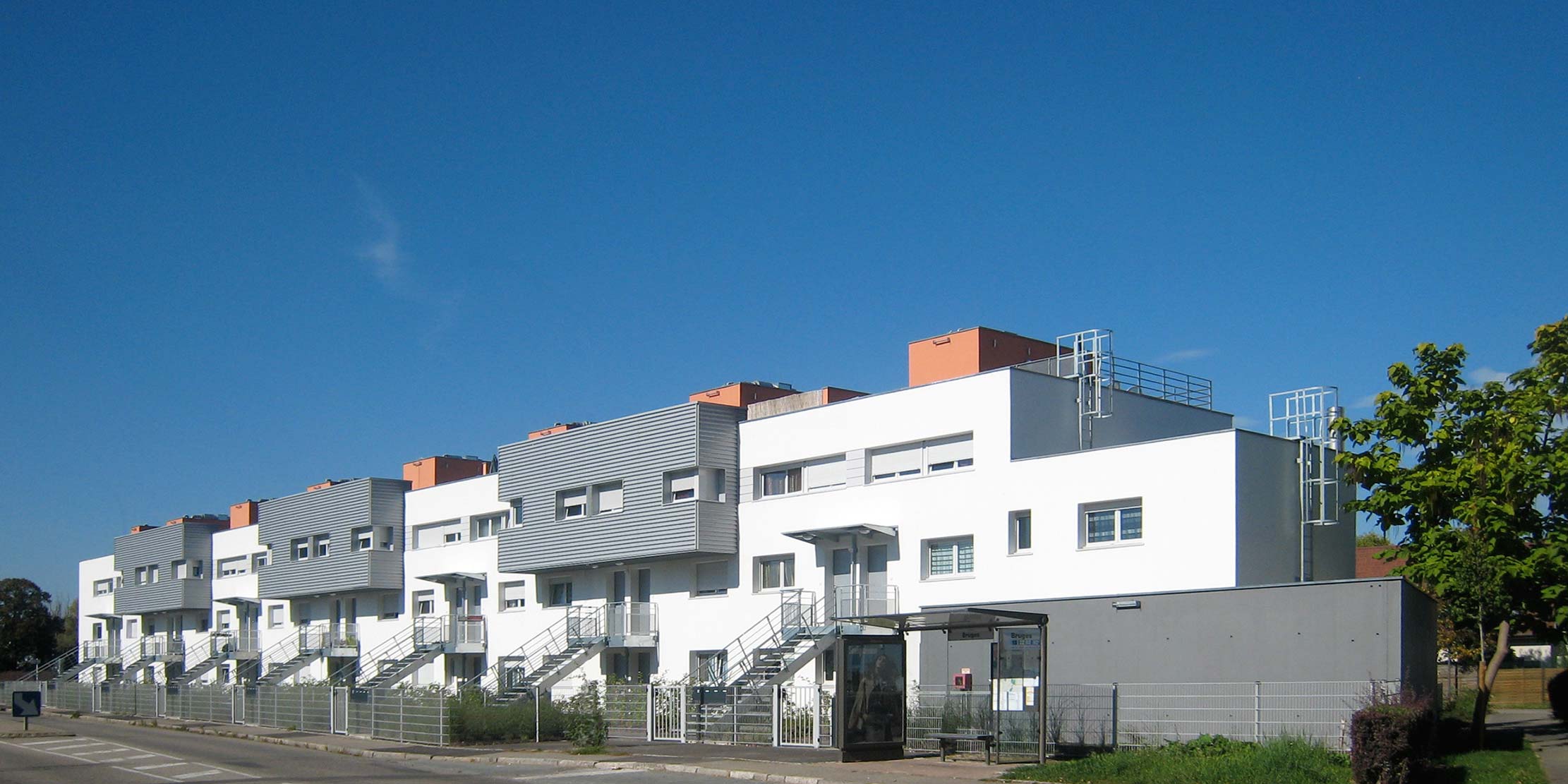 Vue d'ensemble depuis l'Avenue de Belgique - 26 Logements (HLM) / Illzach