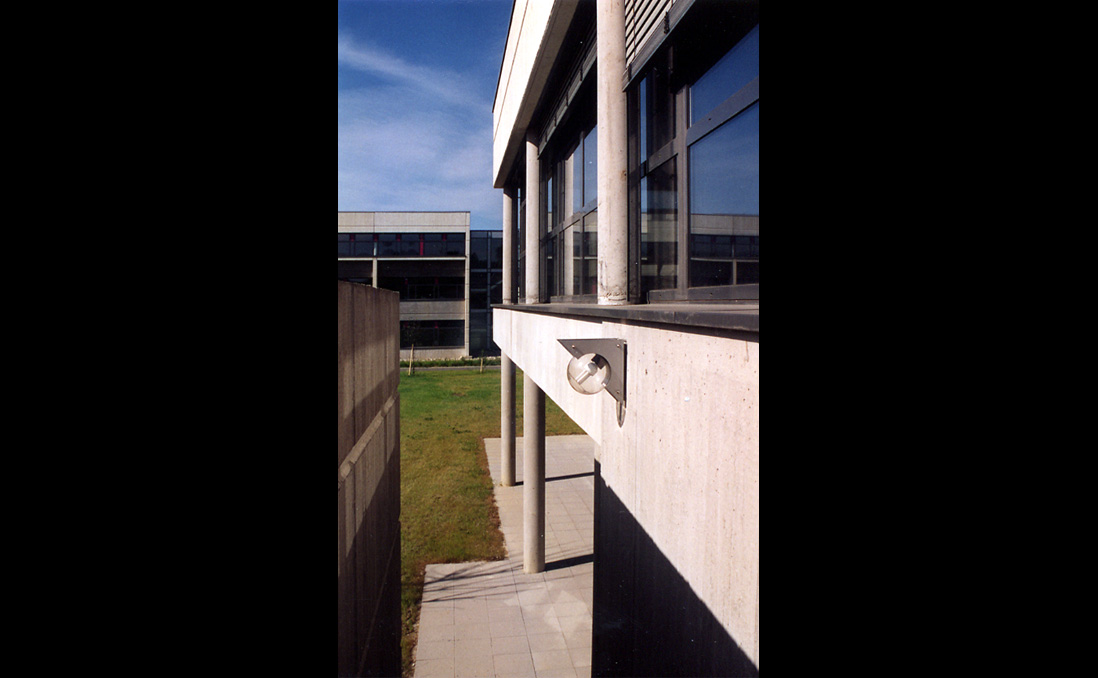 Luminaire Triangle - Lycée Stanislas - Mobilier / Wissembourg